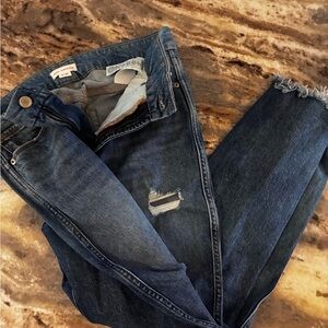 $175 Good American Medium Wash Distressed Jeans, size 4, 27